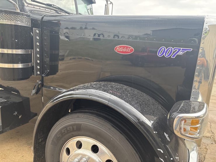 peterbilt-389-image-14