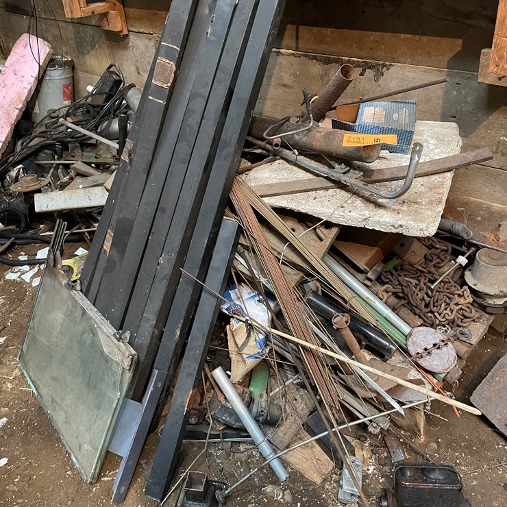 #7193 • Pile of Various Metal