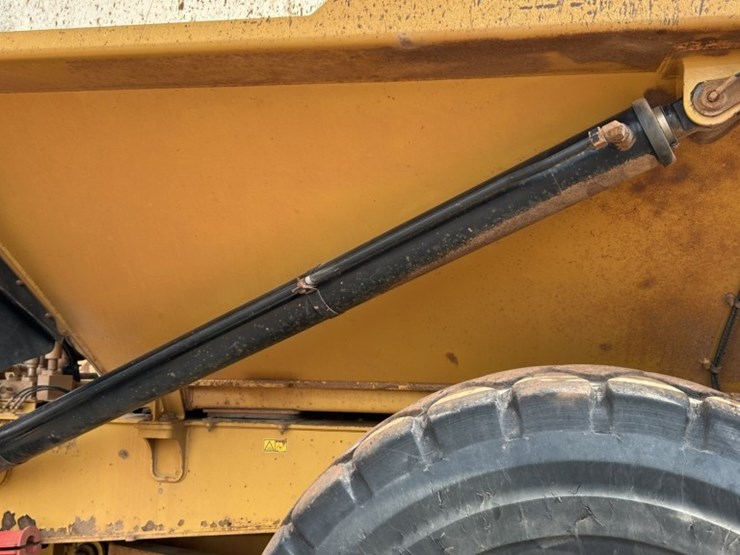 caterpillar-745-image-11