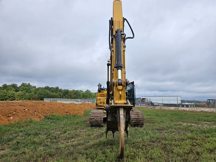 2017-caterpillar-336f-image-31