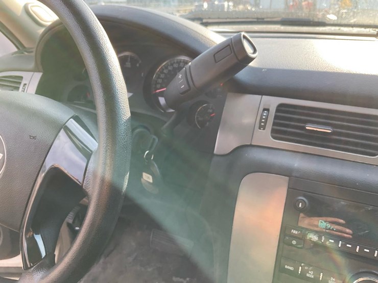 2014-chevrolet-tahoe-image-56