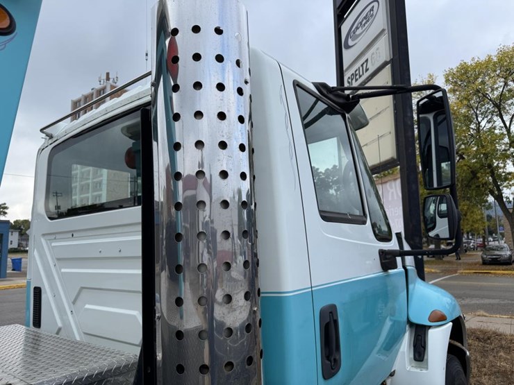 2004-international-durastar-4400-image-16