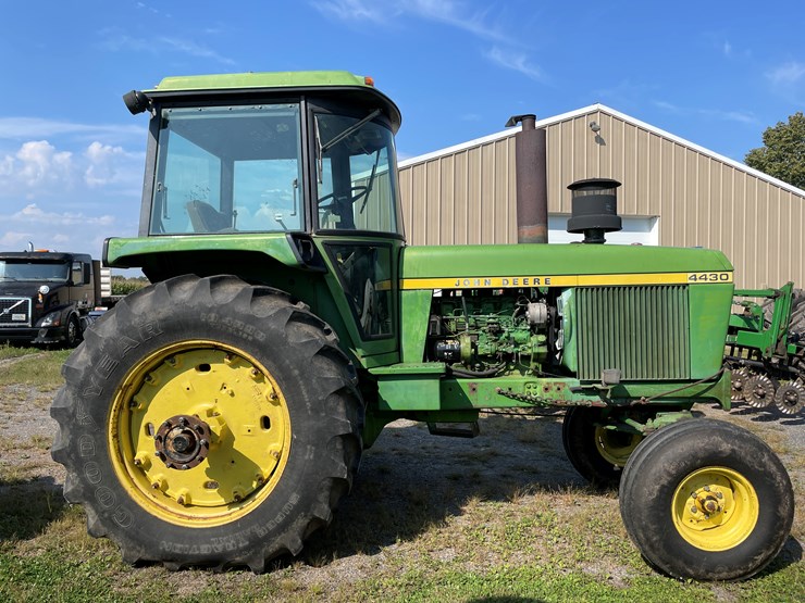 john-deere-4430-image-4