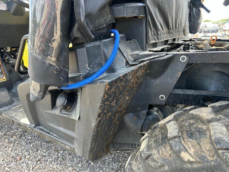2016-john-deere-gator-image-22