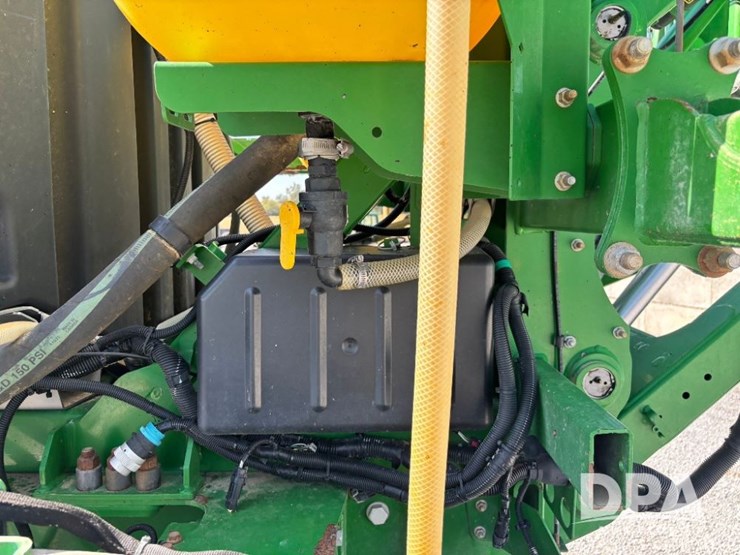 2017-john-deere-r4038-image-61