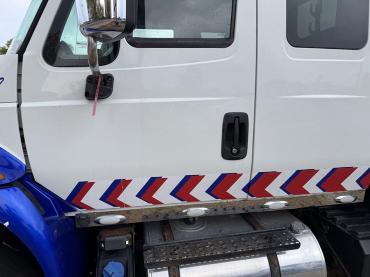 2017-international-durastar-4300-image-11