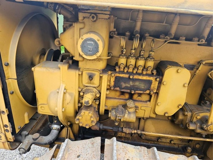 2015-caterpillar-d2-image-13