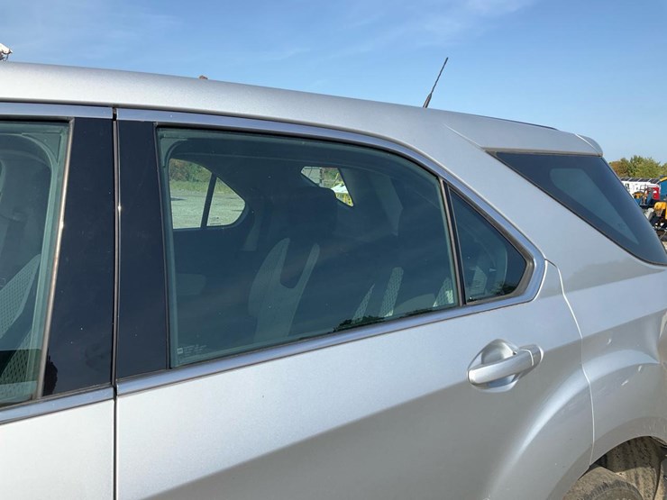 2010-chevrolet-equinox-ls-image-19