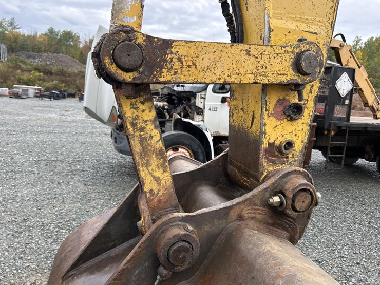 komatsu-pc270-lc-image-14