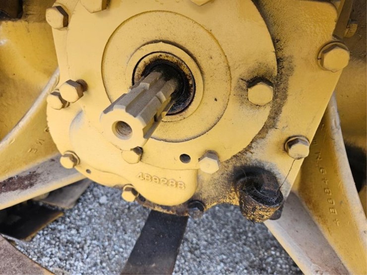 2015-caterpillar-d2-image-20