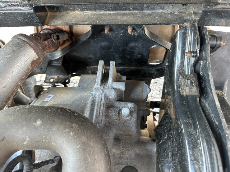 2021-john-deere-gator-image-29