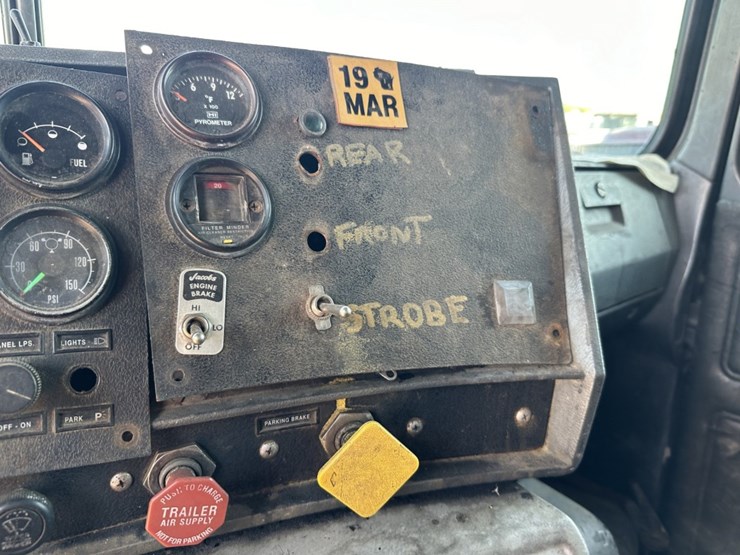 1997-mack-dm690s-image-41