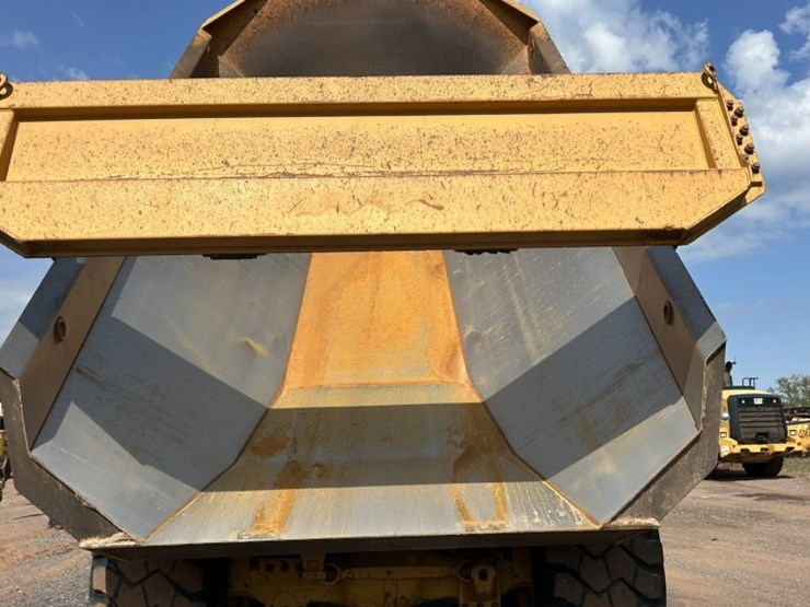 caterpillar-745-image-97