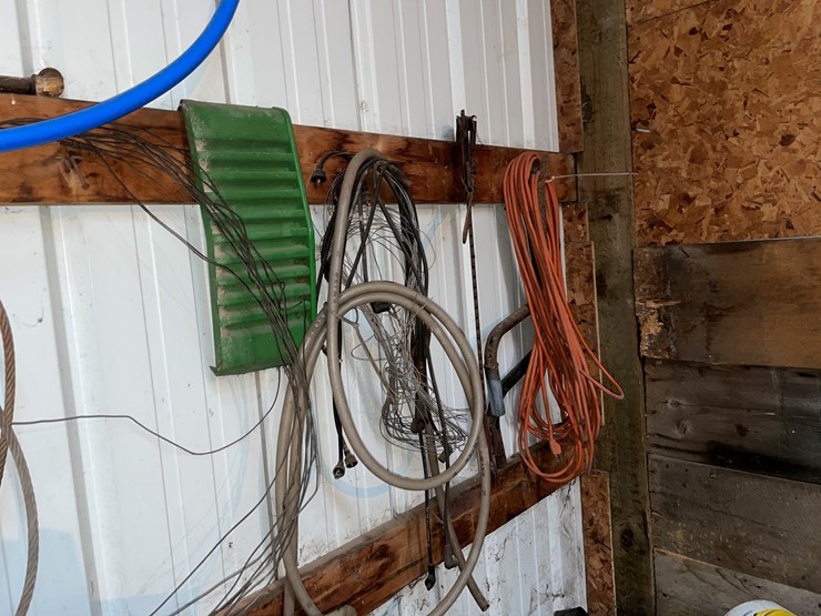 #7190-•-contents-hanging-on-wall-image-9