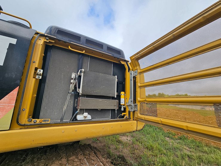 2017-caterpillar-336f-image-50