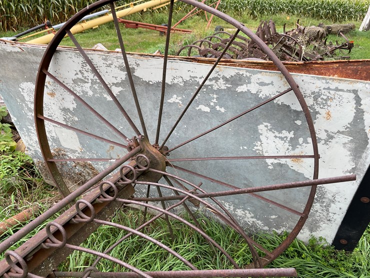 #7129-•-steel-wheel-spring-tine-impliment-image-6