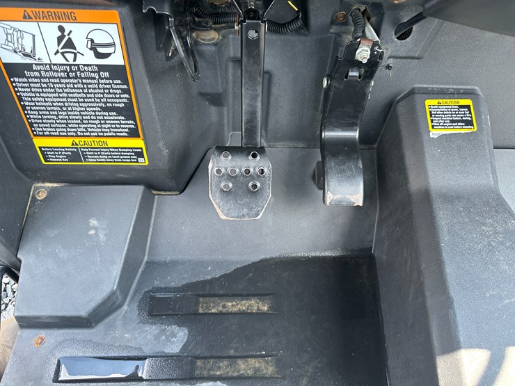 2021-john-deere-gator-image-37