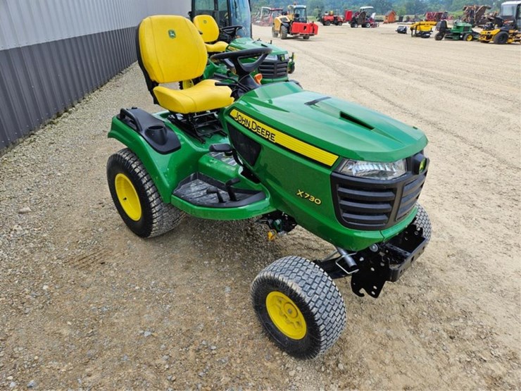 john-deere-x730-image-7