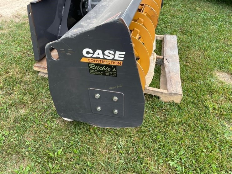 case-universal-attach-7'-snow-blower-image-4