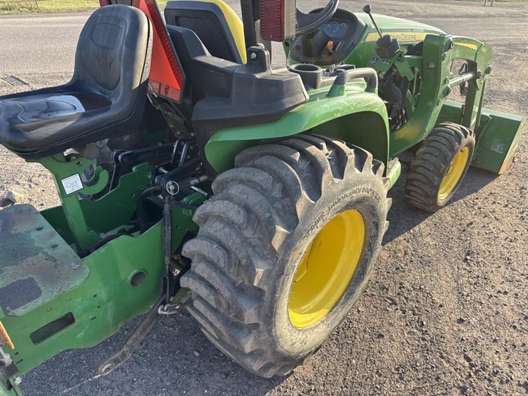 john-deere-3032e-image-23
