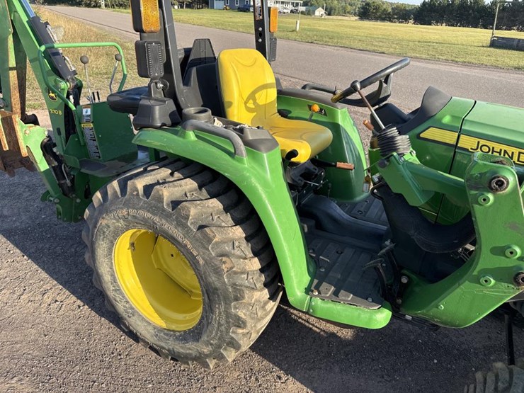 john-deere-3032e-image-24
