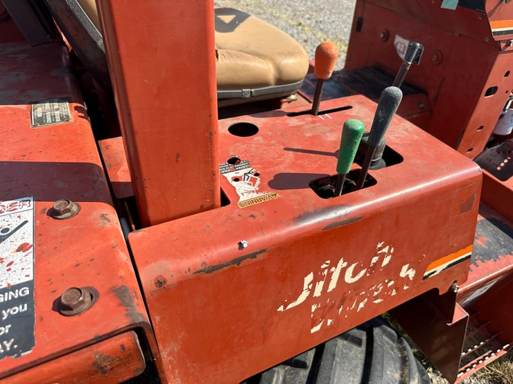 2004-ditch-witch-3700-image-28