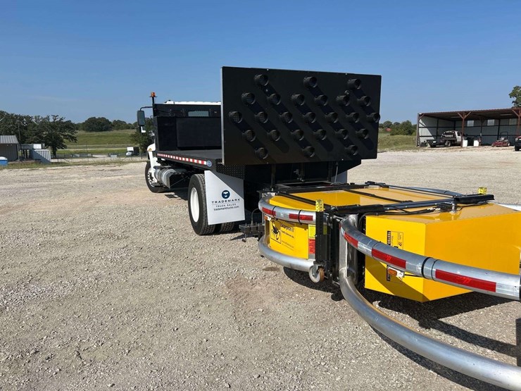 2018-international-durastar-4300-image-2