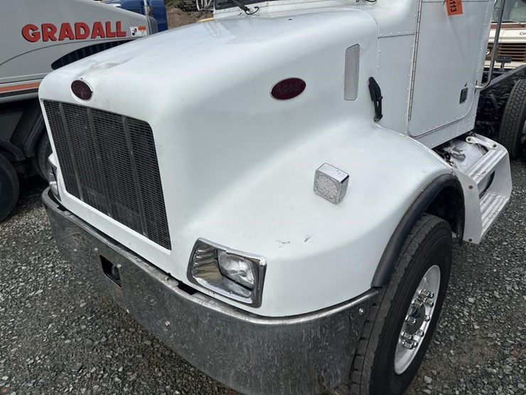 2004-peterbilt-330-image-9