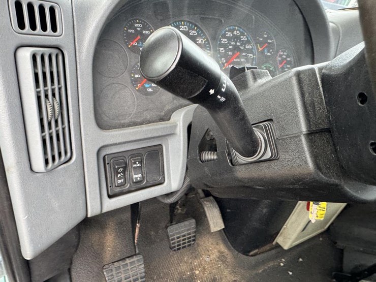 2004-international-durastar-4400-image-53
