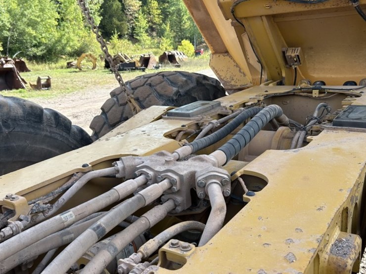 caterpillar-745-image-94