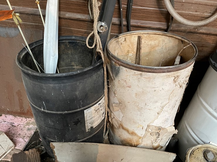 #7189-•-(4)-barrels-and-contents-image-2