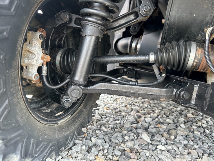 2021-john-deere-gator-image-13