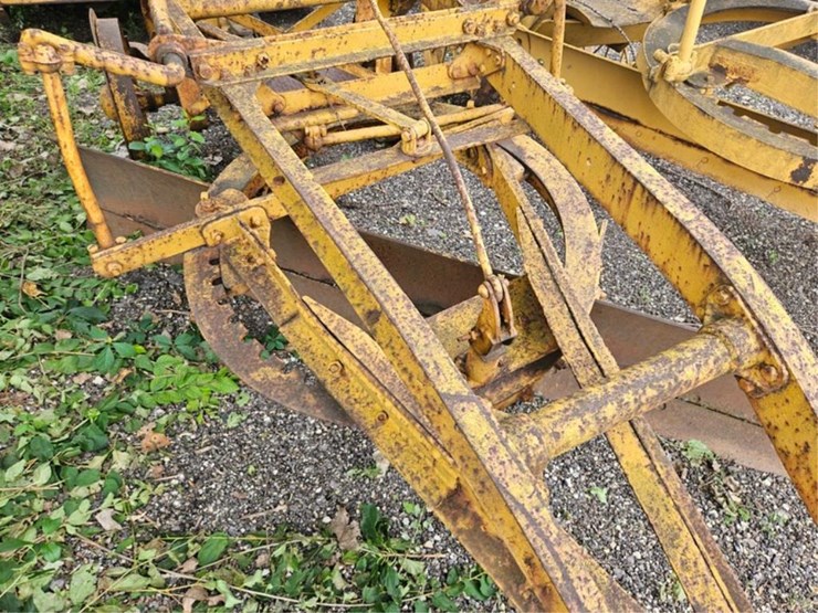 2016-caterpillar-18-image-12