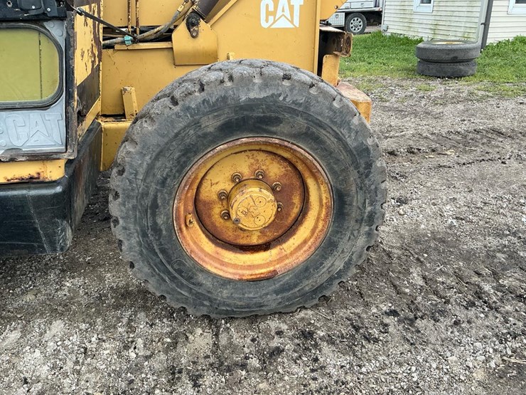 caterpillar-th82-image-23
