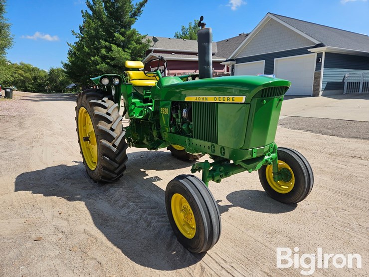1969-john-deere-2520-image-3