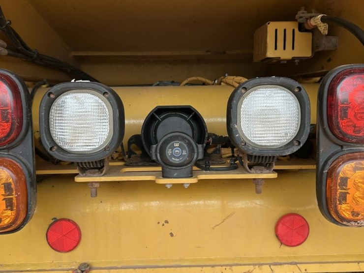 caterpillar-745-image-18