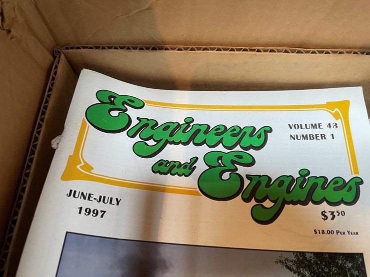 #7182-•-(2)-boxes-of-vintage-magazines-image-3