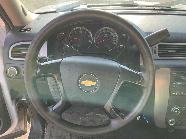 2014-chevrolet-tahoe-image-52
