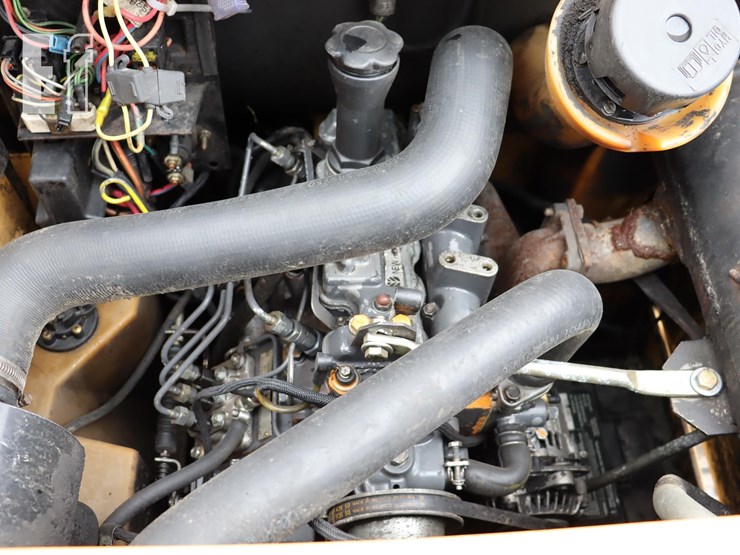 new-holland-l465-image-11