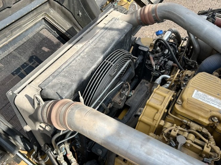 caterpillar-745-image-70
