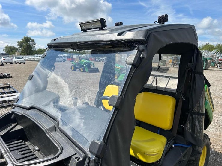 2016-john-deere-gator-image-14