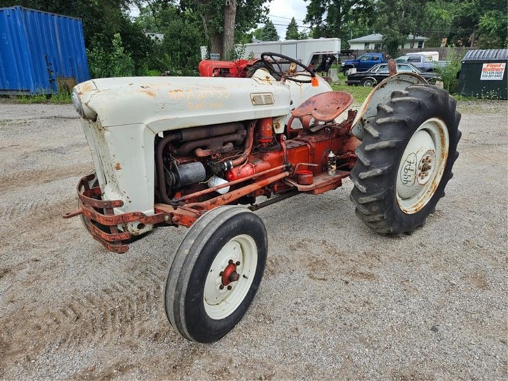 2017-ford-tractor-image-1