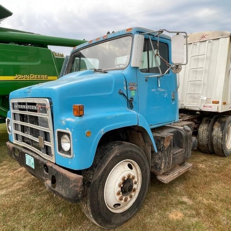 1986 INTERNATIONAL S2300