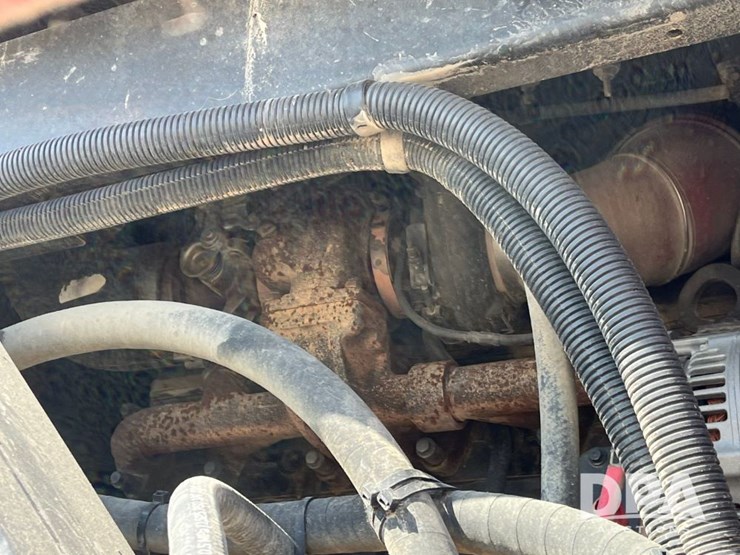 2016-case-ih-patriot-3340-image-35