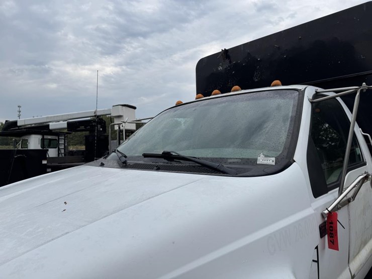2003-ford-f650-image-9