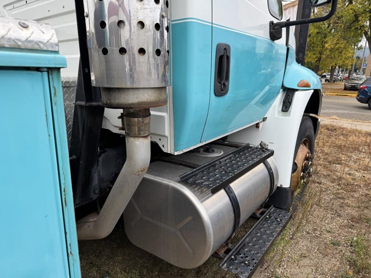 2004-international-durastar-4400-image-17