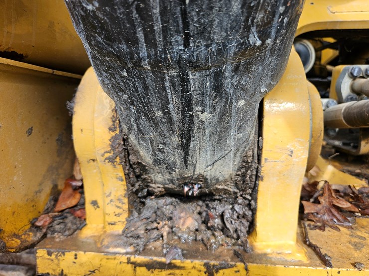 2017-caterpillar-336f-image-108