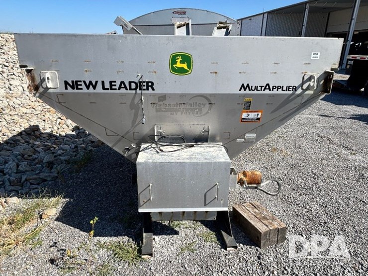 2019-john-deere-f4365-image-4