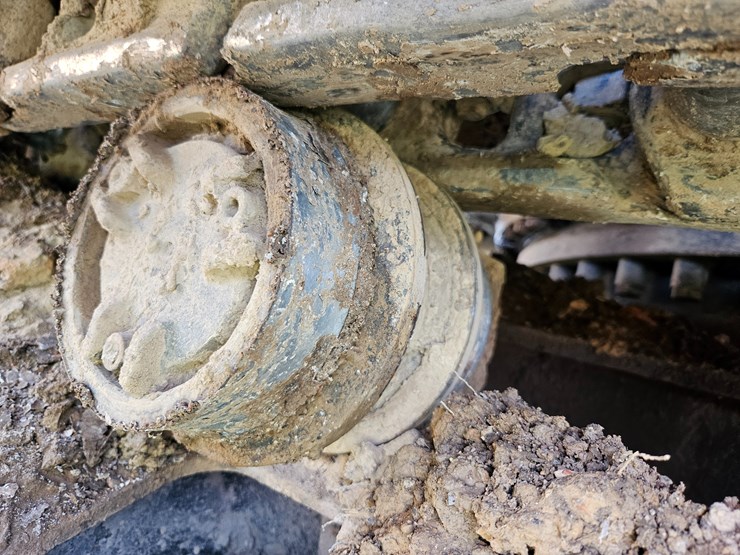 2017-caterpillar-336f-image-88