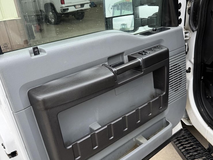2016-ford-f350-xl-image-10